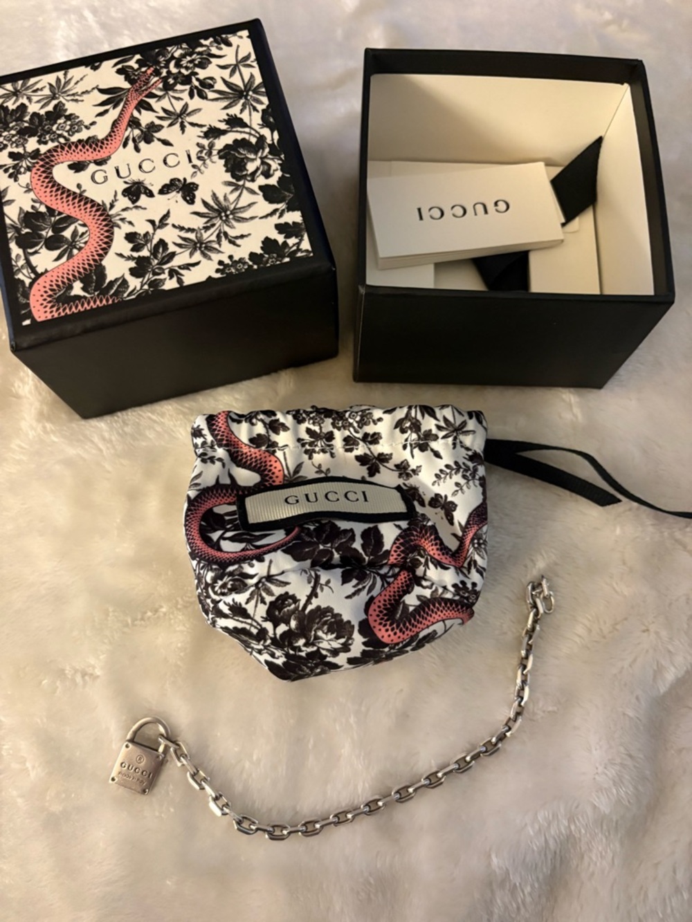 Gucci trademark chain bracelet with padlock